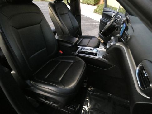 Used 2020 Ford Explorer XLT w/ Equipment Group 202A image 29