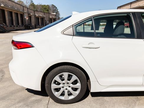 Used 2022 Toyota Corolla LE FWD image 14