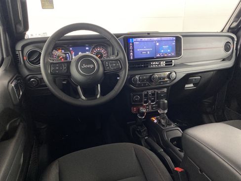 Used 2025 Jeep Wrangler Unlimited Rubicon w/ Convenience Group AWD/4WD image 34
