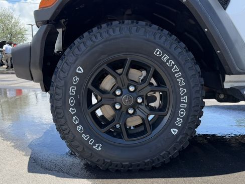 Certified 2022 Jeep Gladiator Sport w/ Trailer Tow Package AWD/4WD image 26