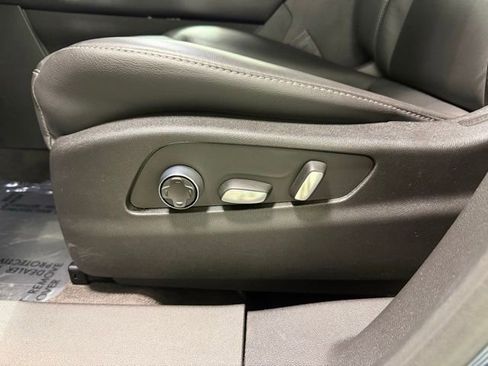 Used 2025 Cadillac XT4 Premium Luxury FWD image 12