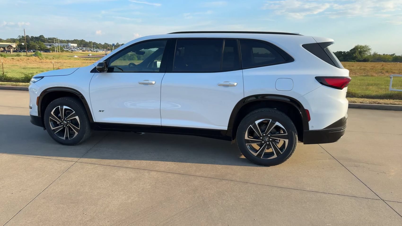 New 2027 Buick Enclave Sport Touring w/ Super Cruise Package FWD image 5