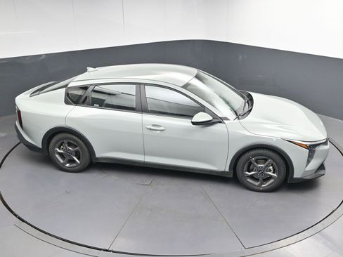 Used 2025 Kia K4 LXS image 28