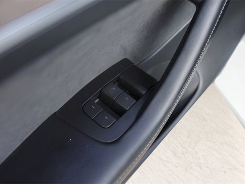 Used 2021 Tesla Model 3 Performance image 20