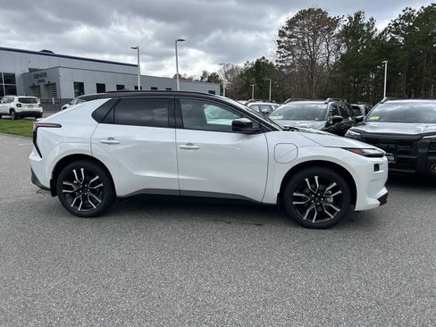 New 2026 Subaru Solterra AWD/4WD image 2