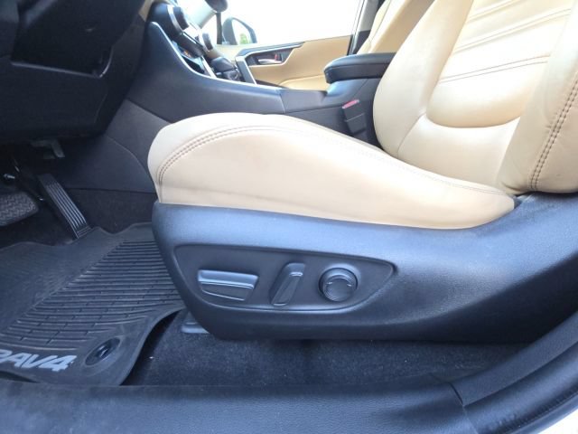 Used 2019 Toyota RAV4 XLE Premium FWD image 23