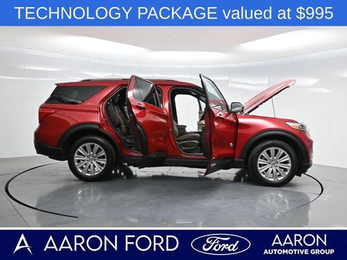 Used 2024 Ford Explorer King Ranch w/ Technology Package AWD/4WD image 3