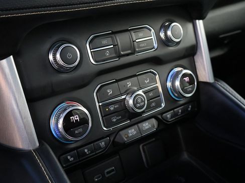 Used 2022 GMC Yukon SLT w/ SLT Premium Package image 34