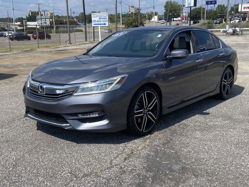 Used 2016 Honda Accord Touring image 4