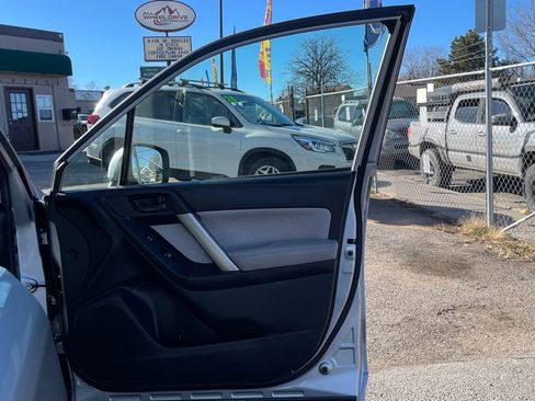 Used 2017 Subaru Forester 2.5i Premium w/ All-Weather Package image 11