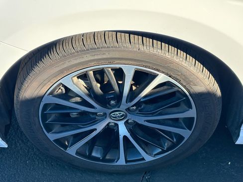 Certified 2019 Toyota Camry SE image 7