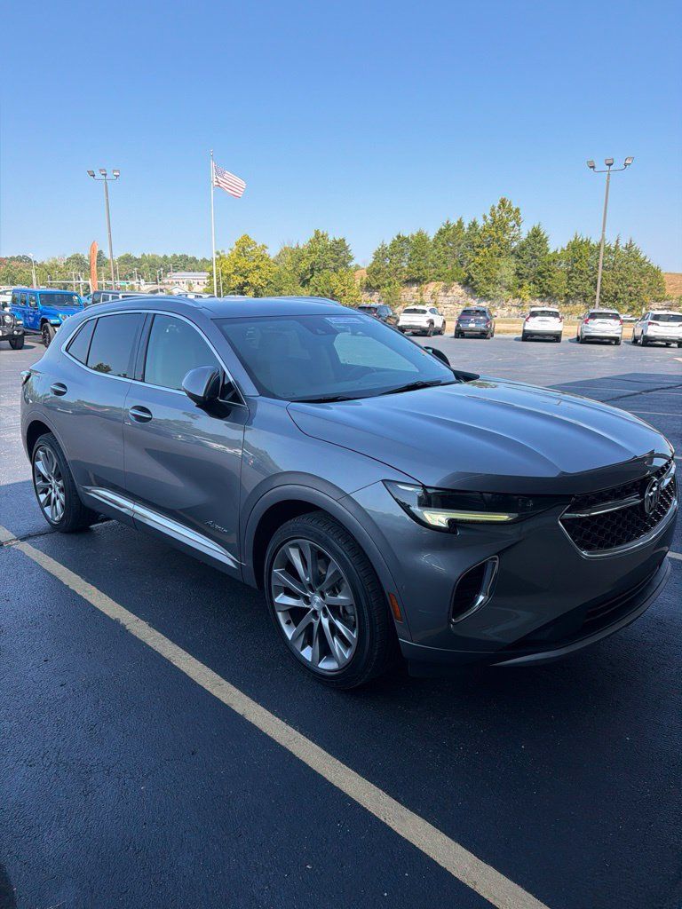 Used 2021 Buick Envision Avenir w/ Technology Package II FWD image 4