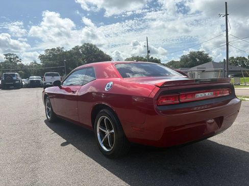 Used 2010 Dodge Challenger SE RWD image 6