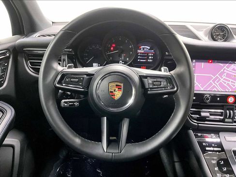 Used 2025 Porsche Macan image 18