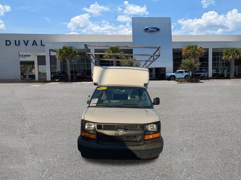Used 2017 Chevrolet Express 3500 image 9