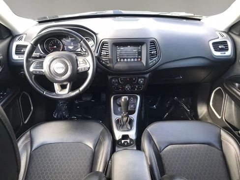 Used 2019 Jeep Compass Latitude w/ Popular Equipment Group AWD/4WD image 3