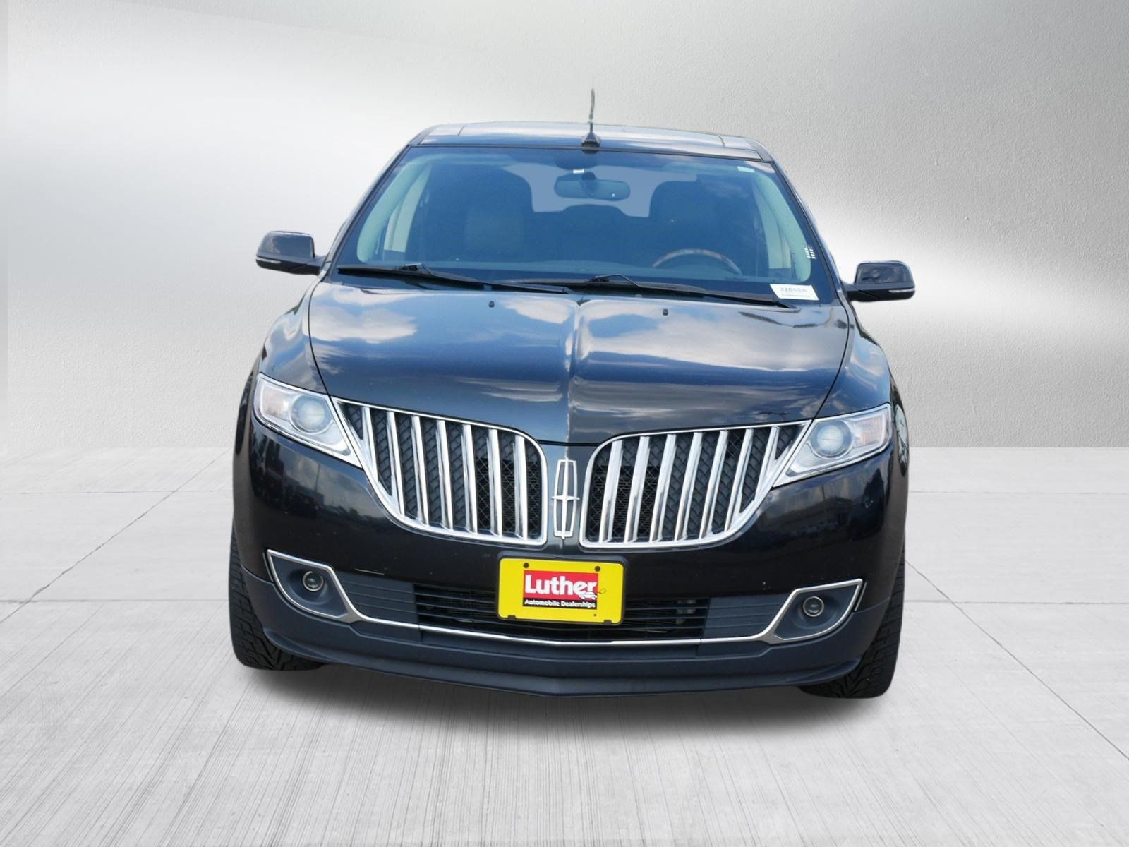 Used 2013 Lincoln MKX AWD image 2