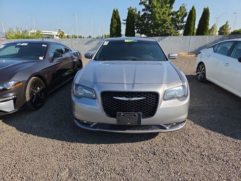 Used 2018 Chrysler 300 S w/ 300S Premium Group 2 RWD image 5