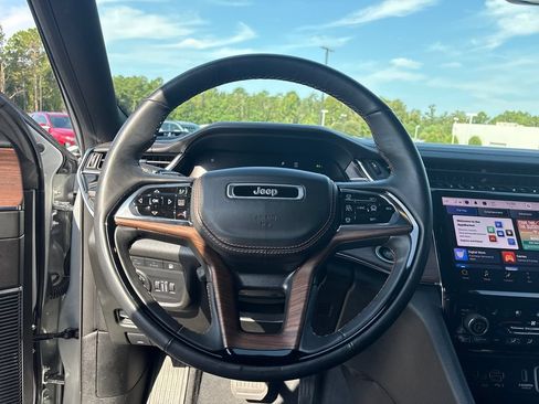 Used 2023 Jeep Grand Cherokee Summit AWD/4WD image 14