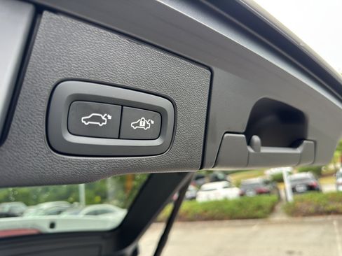 Certified 2024 Volvo XC60 B5 Plus w/ Protection Package Premier AWD/4WD image 39