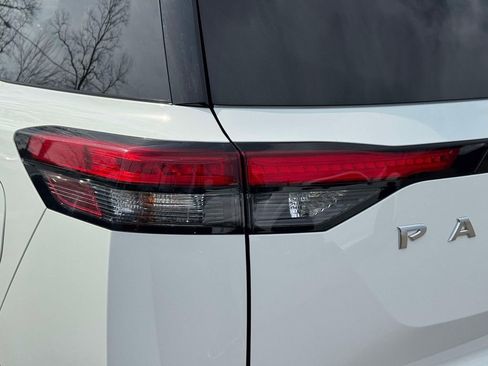 Used 2025 Nissan Pathfinder SV AWD/4WD image 10