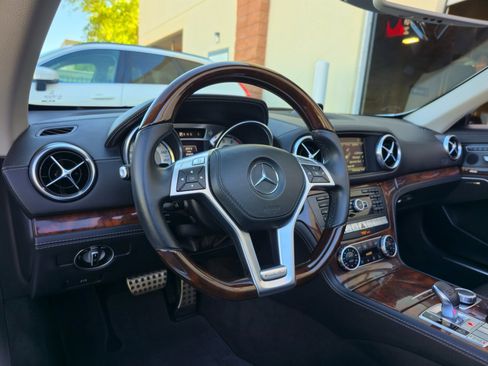 Used 2014 Mercedes-Benz SL 550 image 17
