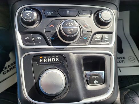 Used 2015 Chrysler 200 C w/ Sun/Sound Group FWD image 34