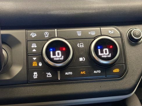 Used 2021 Land Rover Defender 110 SE AWD/4WD image 10