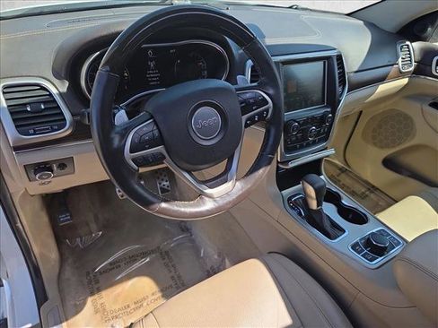 Used 2016 Jeep Grand Cherokee Overland w/ Advanced Technology Group AWD/4WD image 10