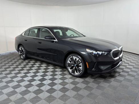 Used 2026 BMW 530i w/ Premium Package RWD image 6