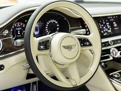 Used 2026 Bentley Flying Spur Plug-In Hybrid image 43