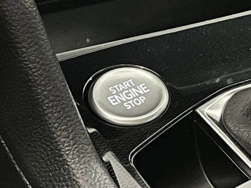 New 2025 Volkswagen Taos SEL image 15