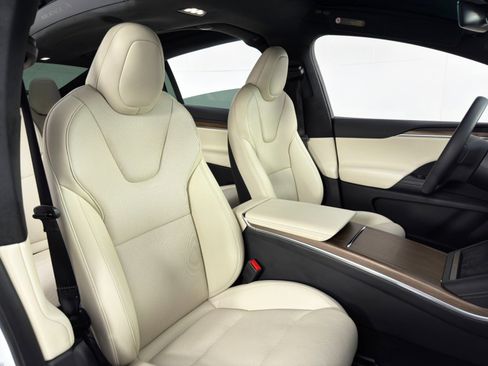 Used 2023 Tesla Model X image 39