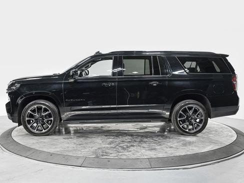 Used 2022 Chevrolet Suburban RST AWD/4WD image 2