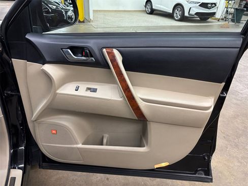 Used 2013 Toyota Highlander Limited image 22