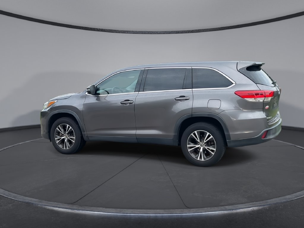 Used 2019 Toyota Highlander LE FWD image 6