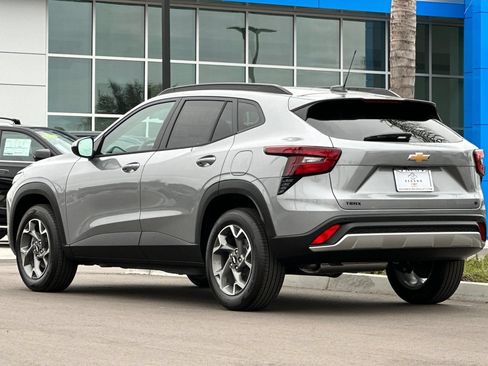 New 2026 Chevrolet Trax LT w/ Driver Confidence Package FWD image 6