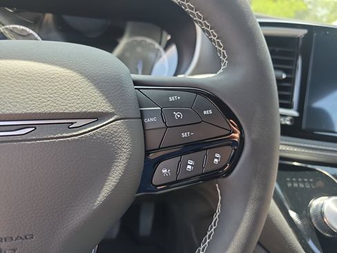 New 2027 Chrysler Pacifica Limited FWD image 20