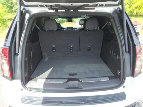 Certified 2023 Chevrolet Suburban RST w/ Luxury Package AWD/4WD image 17