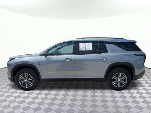 Used 2026 Chevrolet Traverse LT FWD image 6
