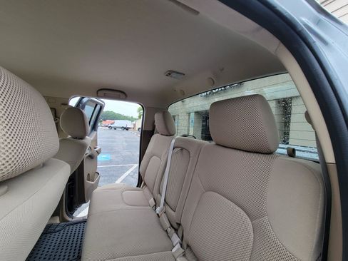 Used 2007 Nissan Frontier SE w/ SE Value Truck Pkg AWD/4WD image 35