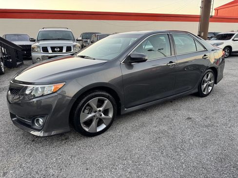 Used 2012 Toyota Camry SE image 2