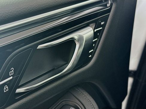 Certified 2025 Porsche Macan image 20