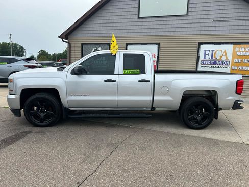 Used 2018 Chevrolet Silverado 1500 Custom w/ Custom Convenience Package AWD/4WD image 10