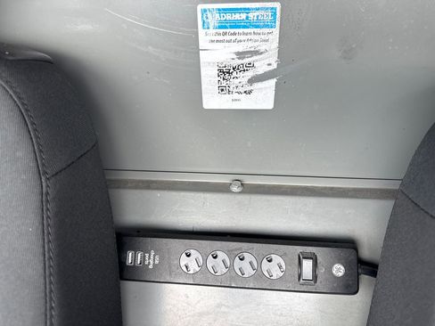 Used 2020 Ford Transit Connect XL image 22