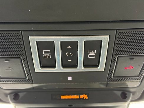 Used 2020 Land Rover Discovery HSE Luxury image 22