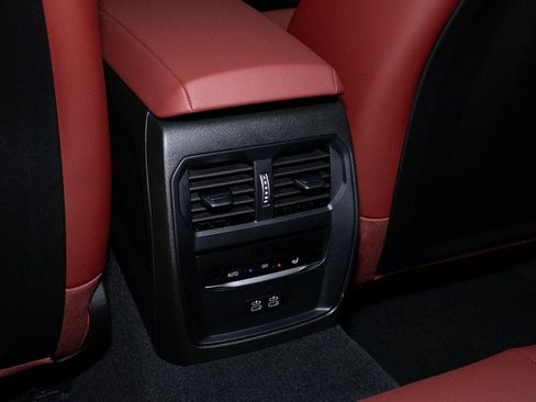 Used 2025 BMW 330i xDrive Sedan w/ Premium Package image 36