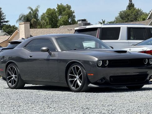 Used 2016 Dodge Challenger R/T Scat Pack w/ Leather Interior Group RWD image 10