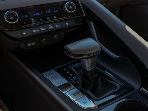 Used 2023 Hyundai Elantra SEL w/ Convenience Package image 30