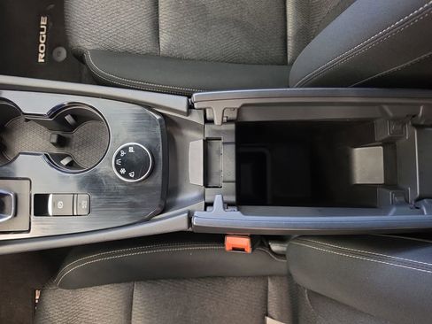 Used 2024 Nissan Rogue SV AWD/4WD image 31